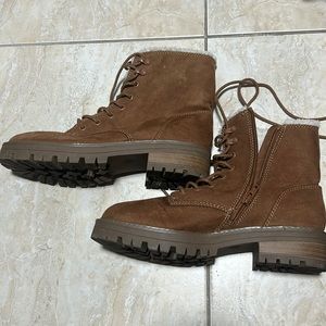 Target universal thread boots
